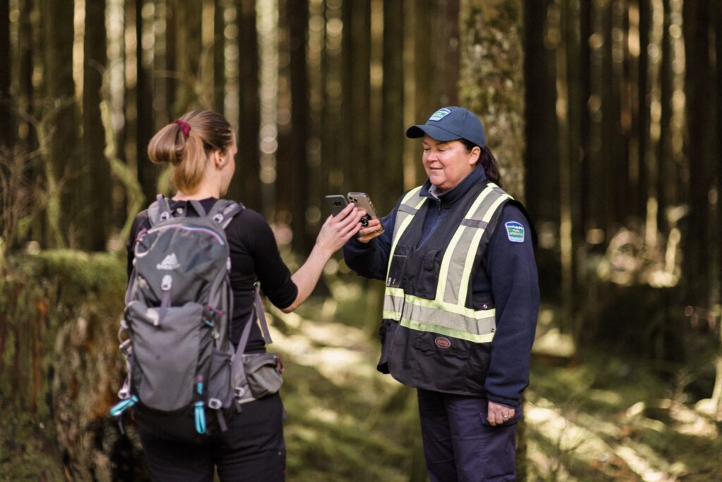 ViveCanada | Hiking en Canadá: exigirán Day Pass este verano 3 parques provinciales en British Columbia