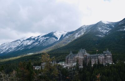 Banff, Alberta, entre montañas nevadas