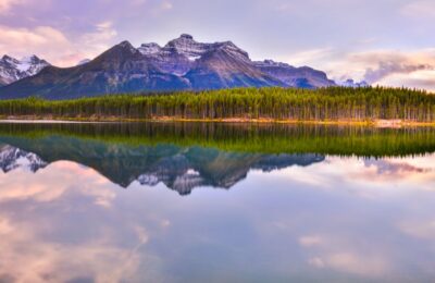 Lago Herbert en el Parque Nacional Banff